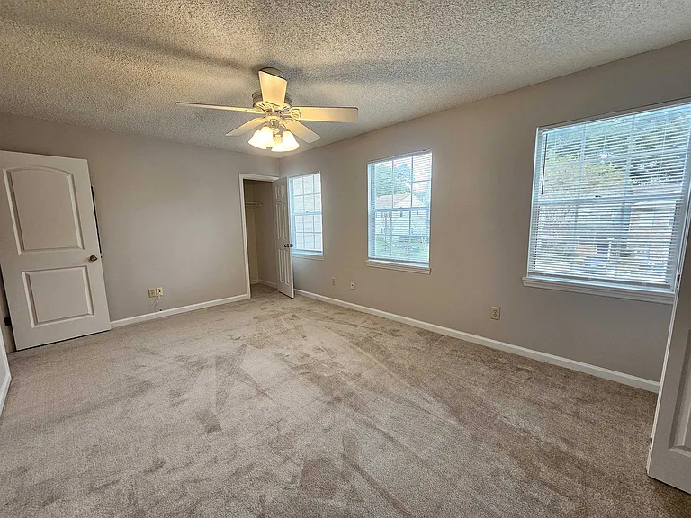 2388 Gregory Dr — Photo 33