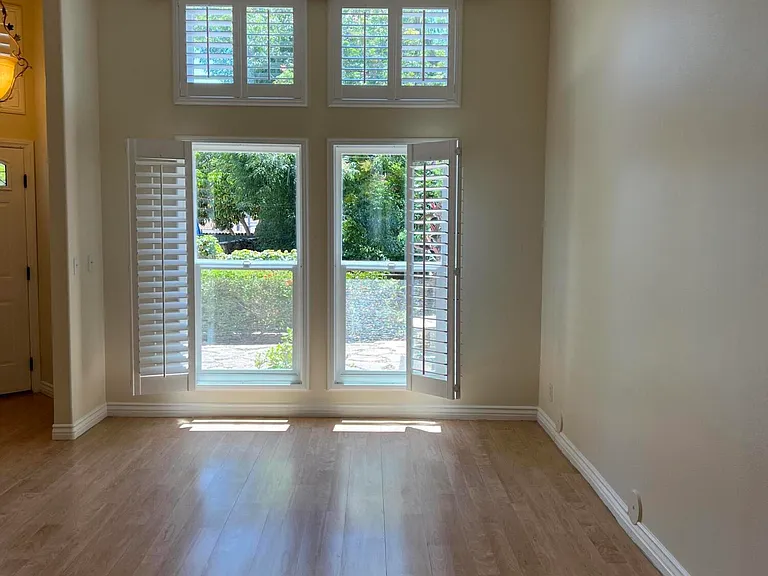 255 N Skyline Dr — Photo 8