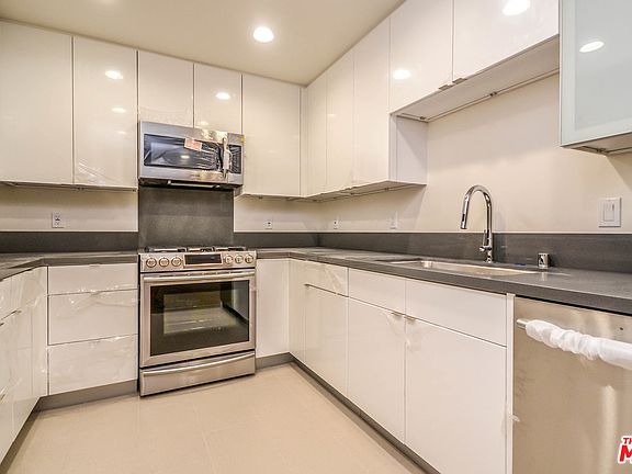5th image of 105 S Mariposa Ave APT 206