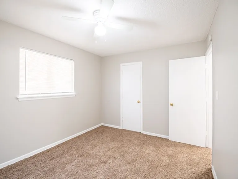 Eagle's Nest Apartments — Photo 31