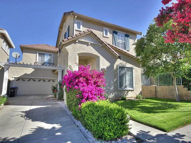 3 bed, 2.5 bath, 1864 sqft, $4,800 — Photo 1