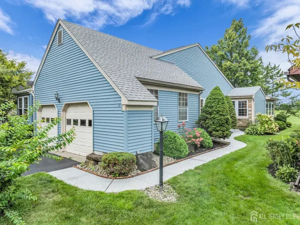 11 John Paul Jones Dr, Monroe Township, NJ 08831