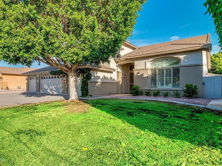 7057 W Greenbriar Dr — Photo 6