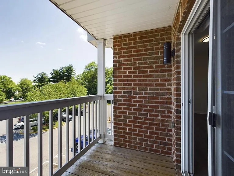 302 Baughmans Ln #M — Photo 12