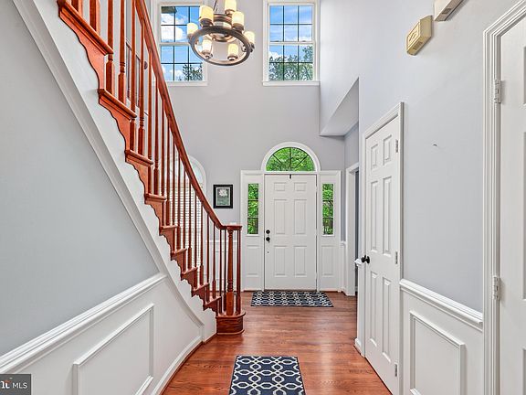 4th image of 5715 Old Forest Ln