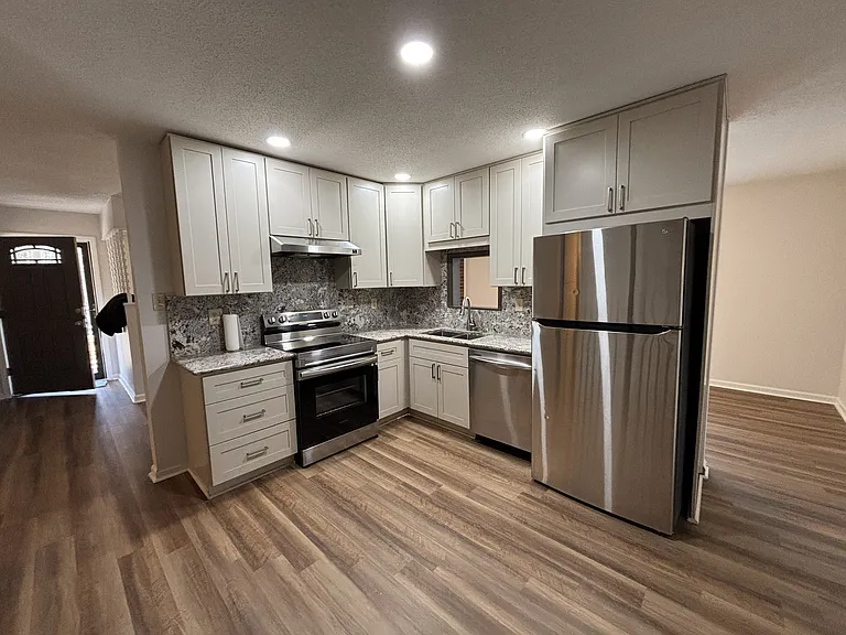 6229 Guess Rd — Photo 12