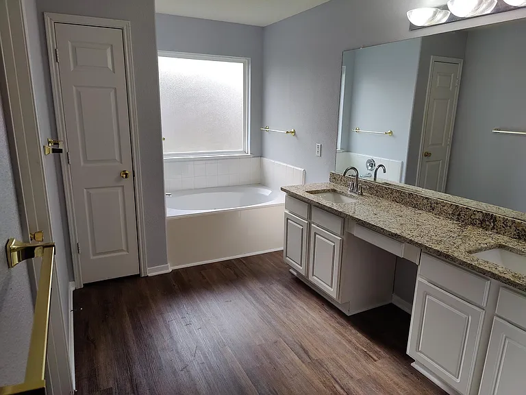 14123 Curry Creek Ln — Photo 11