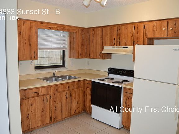 3rd image of 14833 Sunset St APT B