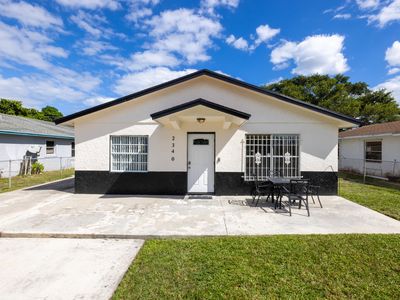 2340 R J Hendley Avenue, Riviera Beach, FL, 33404