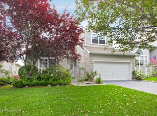 7 Hamlet Dr, Hauppauge, NY 11788
