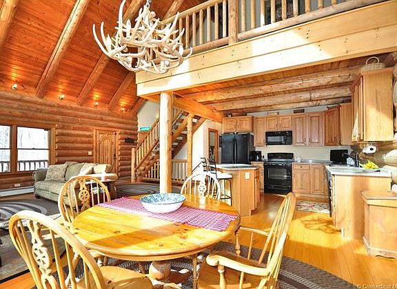 GREAT OPEN PLAN W/WOOD FLO...