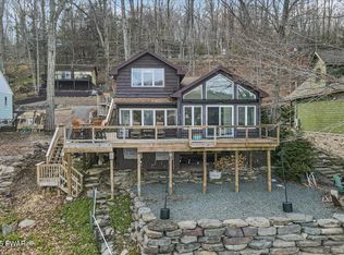 155 N Eastwood Dr, Greentown, PA 18426