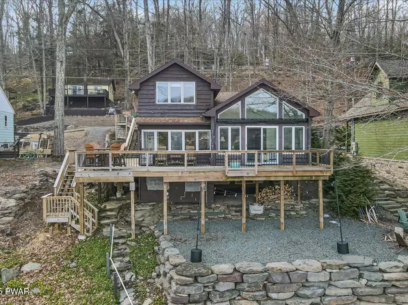 155 N Eastwood Dr, Greentown, PA 18426