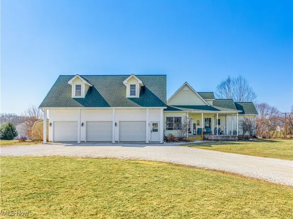 5900 Smith Kramer St NE, Hartville, OH 44632