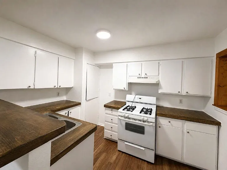 610 Gunter St — Photo 5
