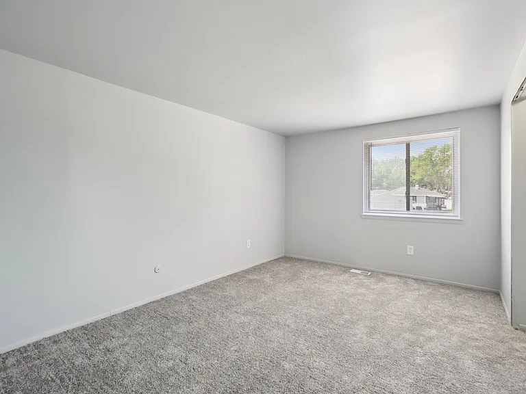 Creekside Apartments — Photo 39