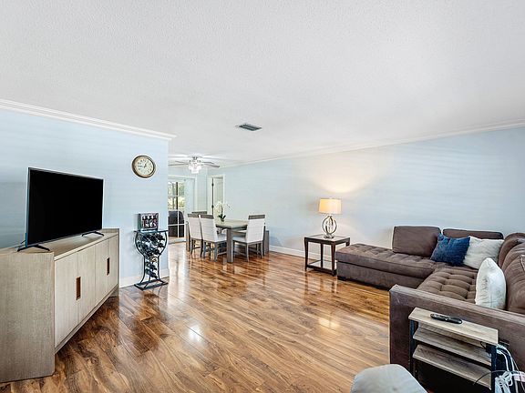 5th image of 1110 SW 9th Avenue