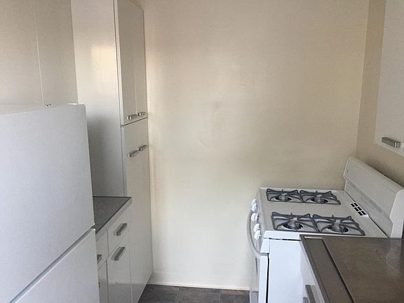 3rd image of 405 Serrano Dr APT Mg
