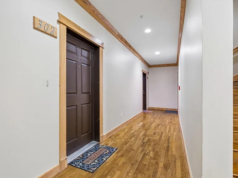 215 W Norma St #302 — Photo 3