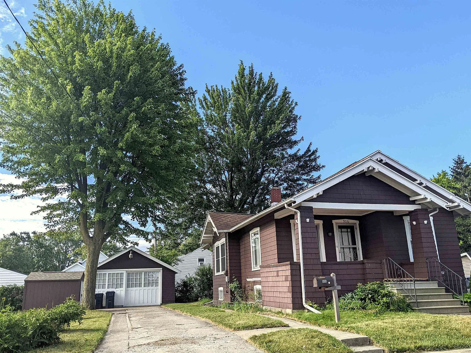 906 E Smith St photo 1