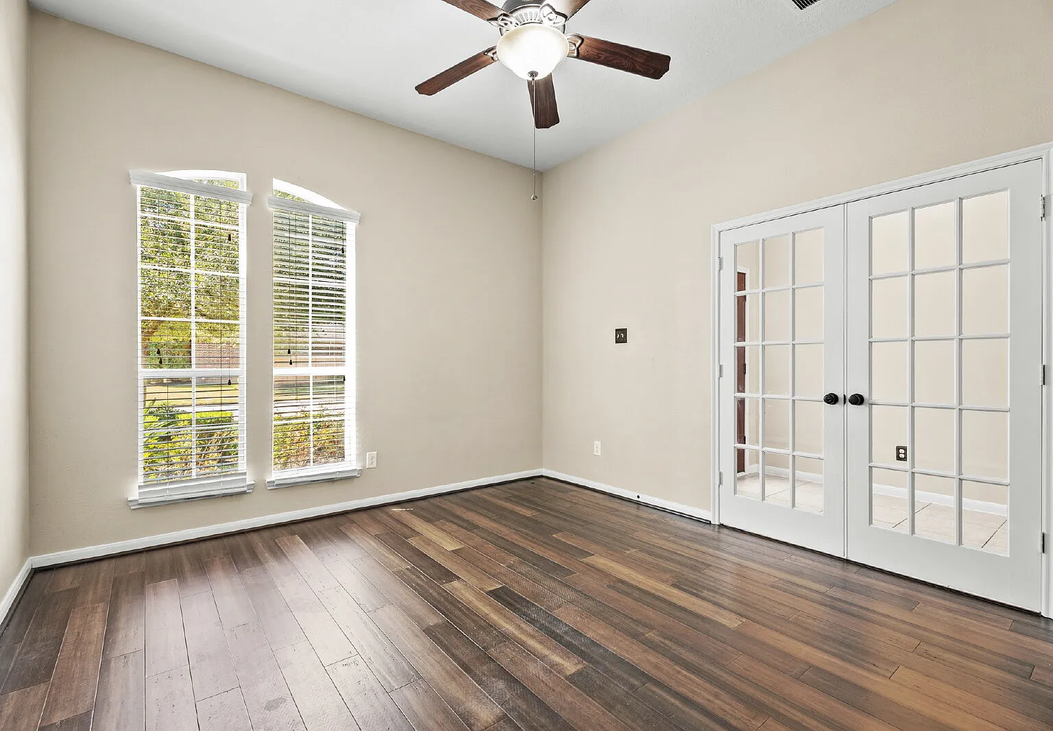 4 bed, 3.0 bath, 3252 sqft, $3,300 — Photo 2