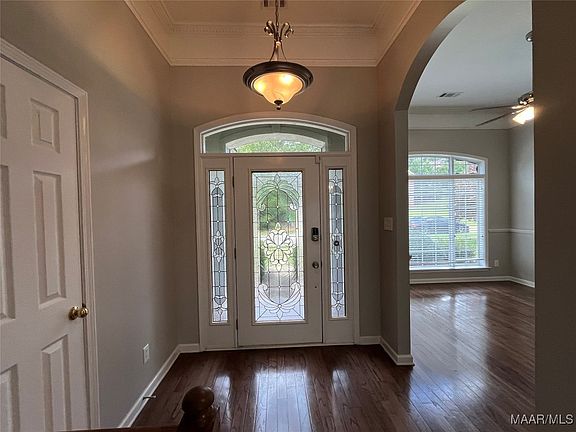 5th image of 704 Emerald Dr