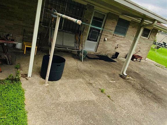 4th image of 110 Pond Dr