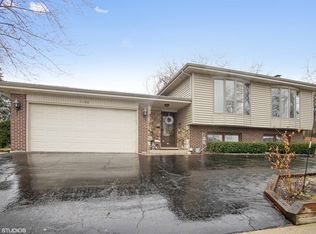 1100 W Willow Ln, Mount Prospect, IL
