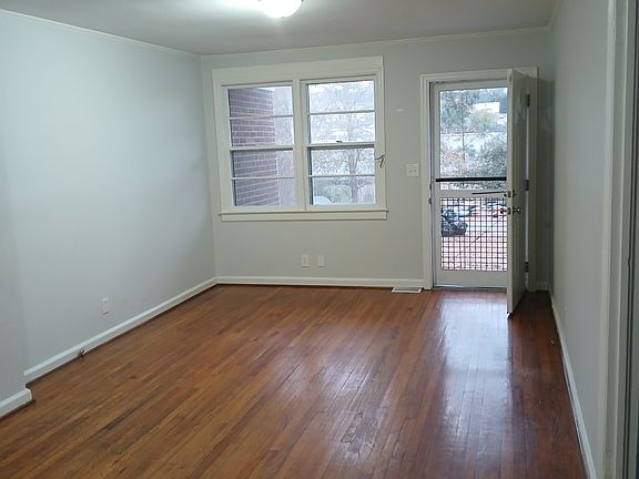 3rd image of 1425 Colin Kelly Dr