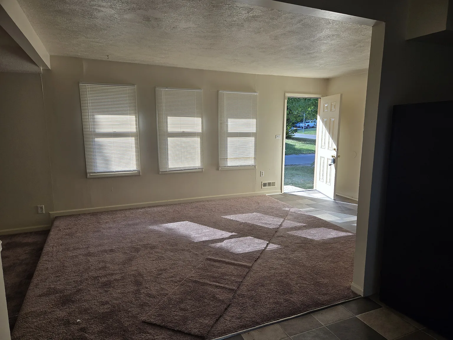 3 bed, 1200 sqft, $1,800 — Photo 4