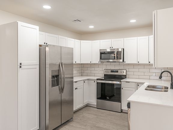4th image of 566 Parkhill Cir