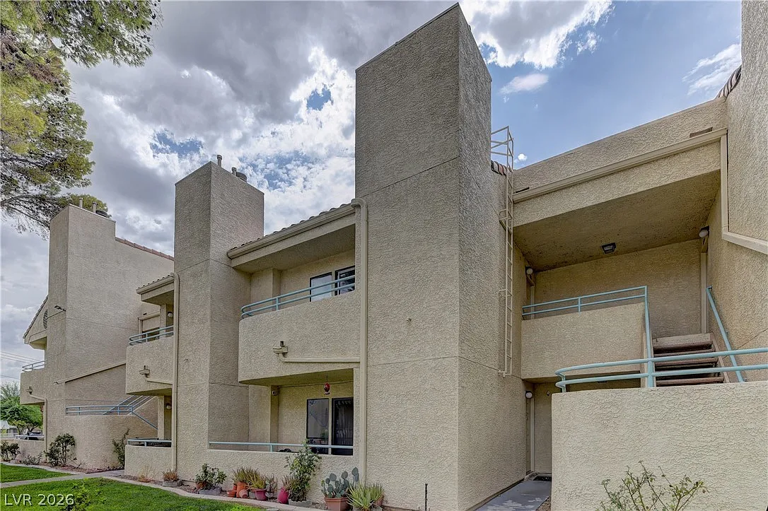 2 bed, 2.0 bath, 1068 sqft, $1,150 — Photo 1