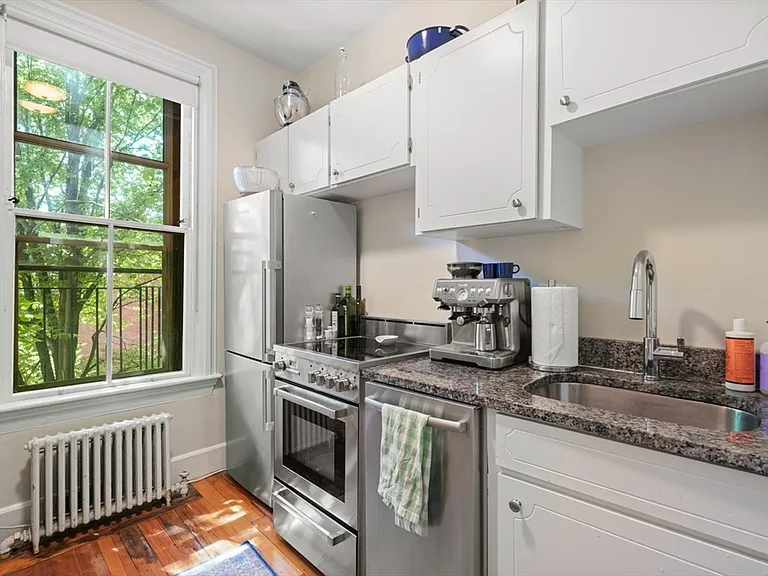 14 Gloucester St #3B — Photo 4