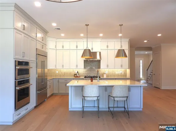 8 Royal Birkdale Lane Riv, Westwood, NJ 07675