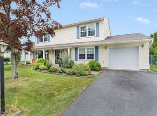 32 Central Ave, Mine Hill, NJ 07803