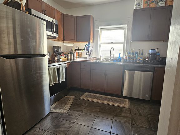 5th image of 1618 N Franklin Pl Unit A