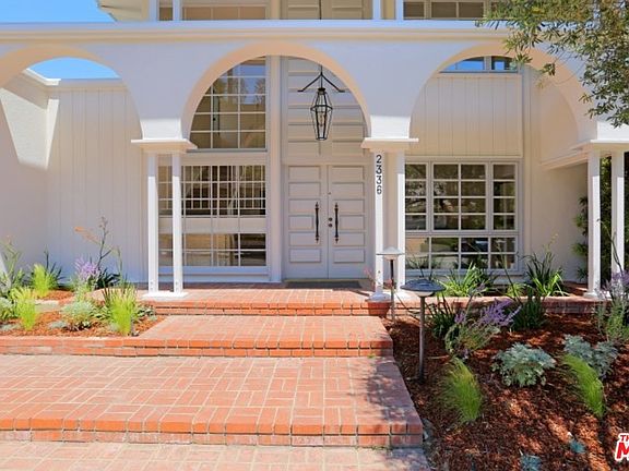 3rd image of 2336 Banyan Dr