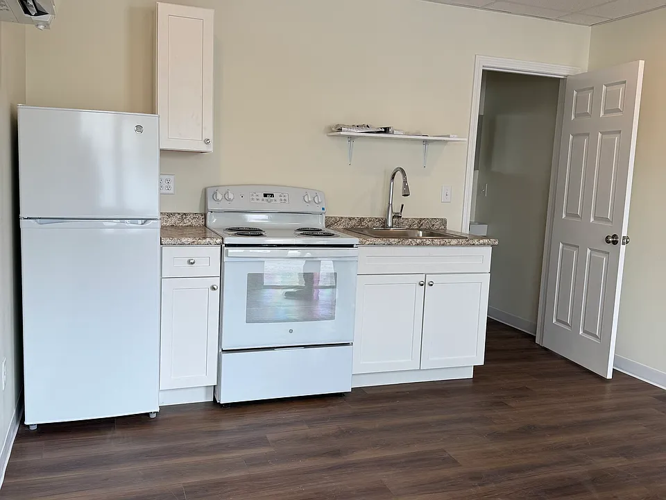 162 Narragansett St #8