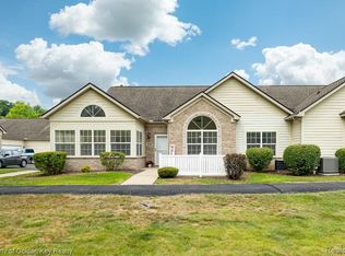 1160 Abbey Ct, Westland, MI 48185