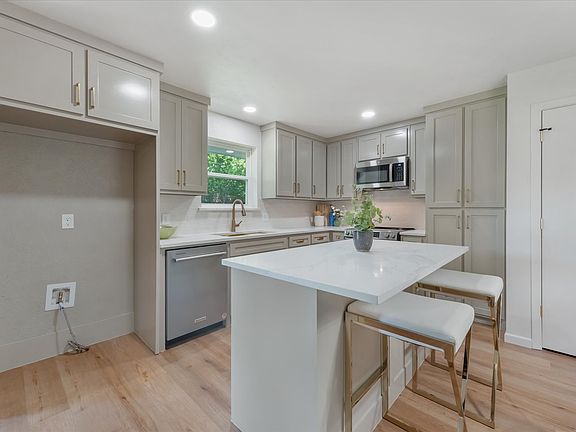 4th image of 4108 Alicante Ave