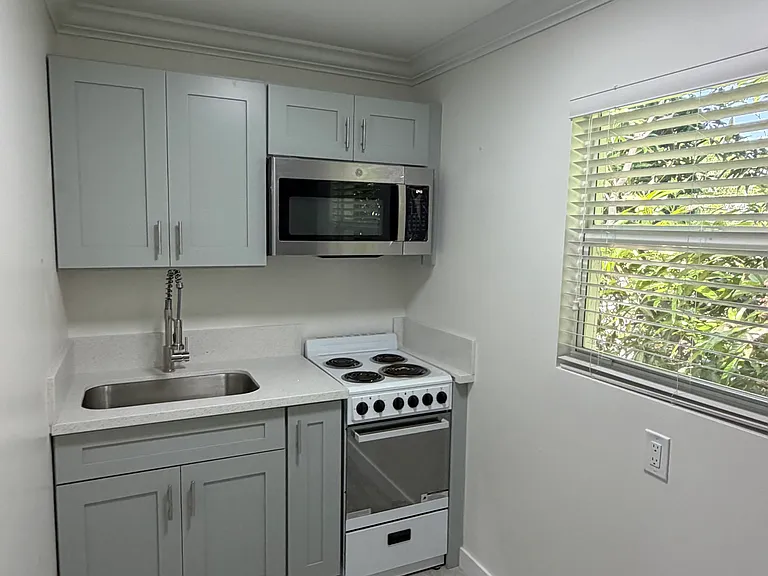 954 NW 34th Ave #3 — Photo 4