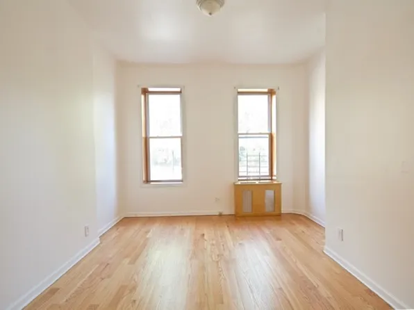 784 Halsey Street image 8 of 15