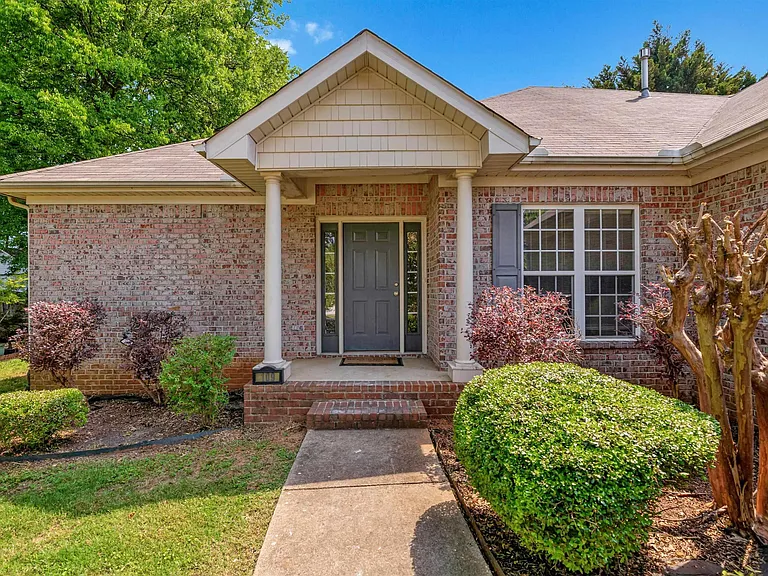 109 Dupont Cir — Photo 1