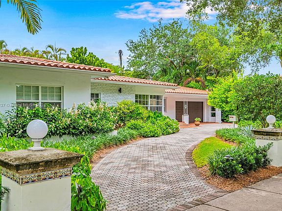 2nd image of 1502 Granada Blvd