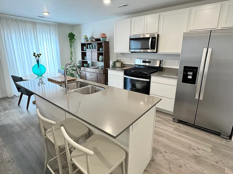 1350 S Cleft Arch Ln — Photo 2