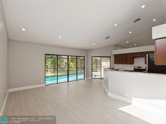5th image of 224 NW 118th Ter