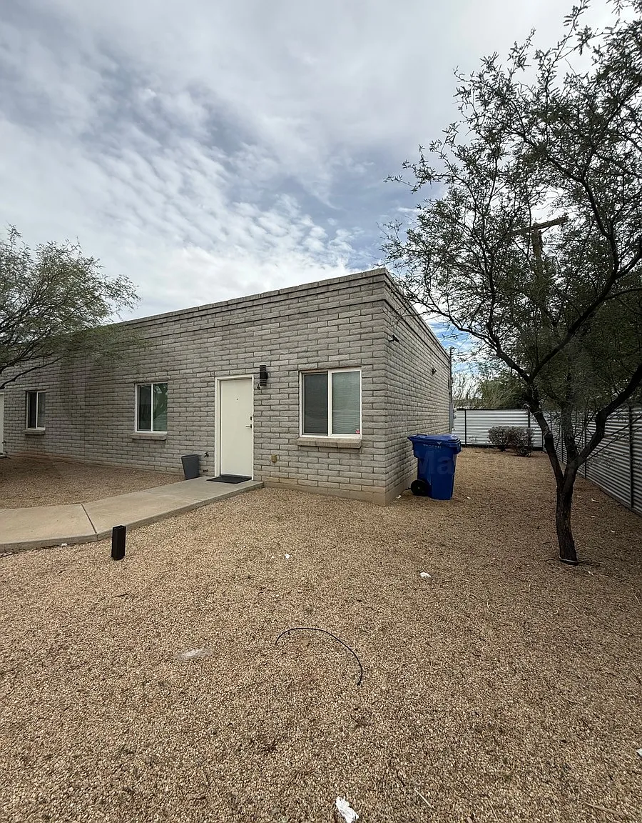 2 bed, 1.0 bath, 3324 sqft, $1,095 — Photo 4