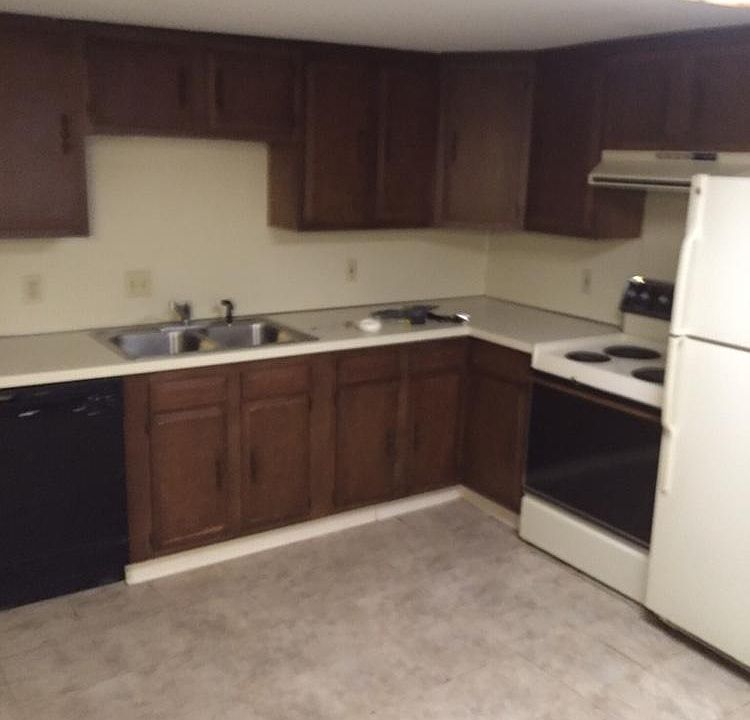 2nd image of 109 E Broad St Floor 3
