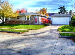 35 Fairway Ct, Appleton, WI 54915