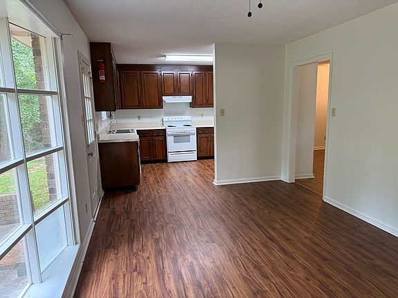 4th image of 1701 Forest Ln